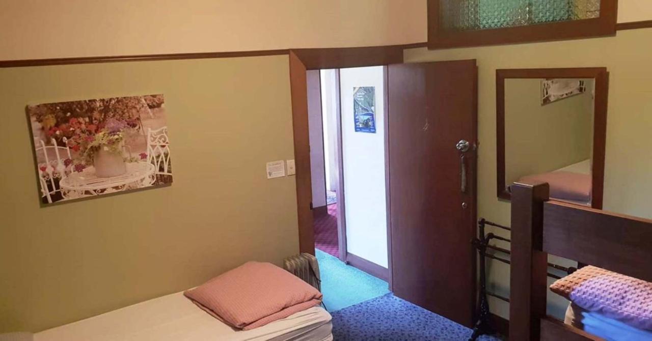 Manor House Backpackers Vandrehjem Dunedin Eksteriør billede