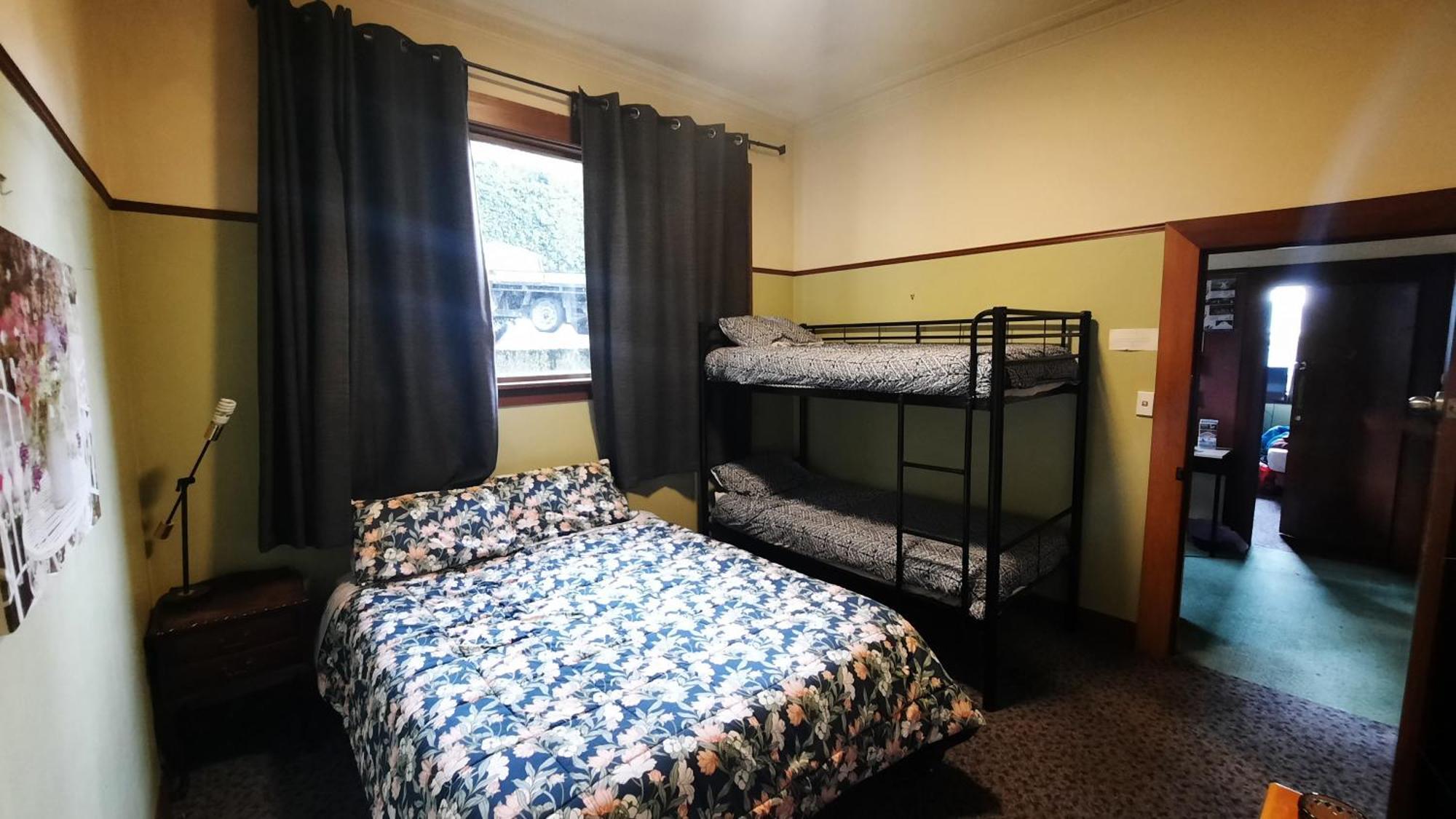 Manor House Backpackers Vandrehjem Dunedin Eksteriør billede