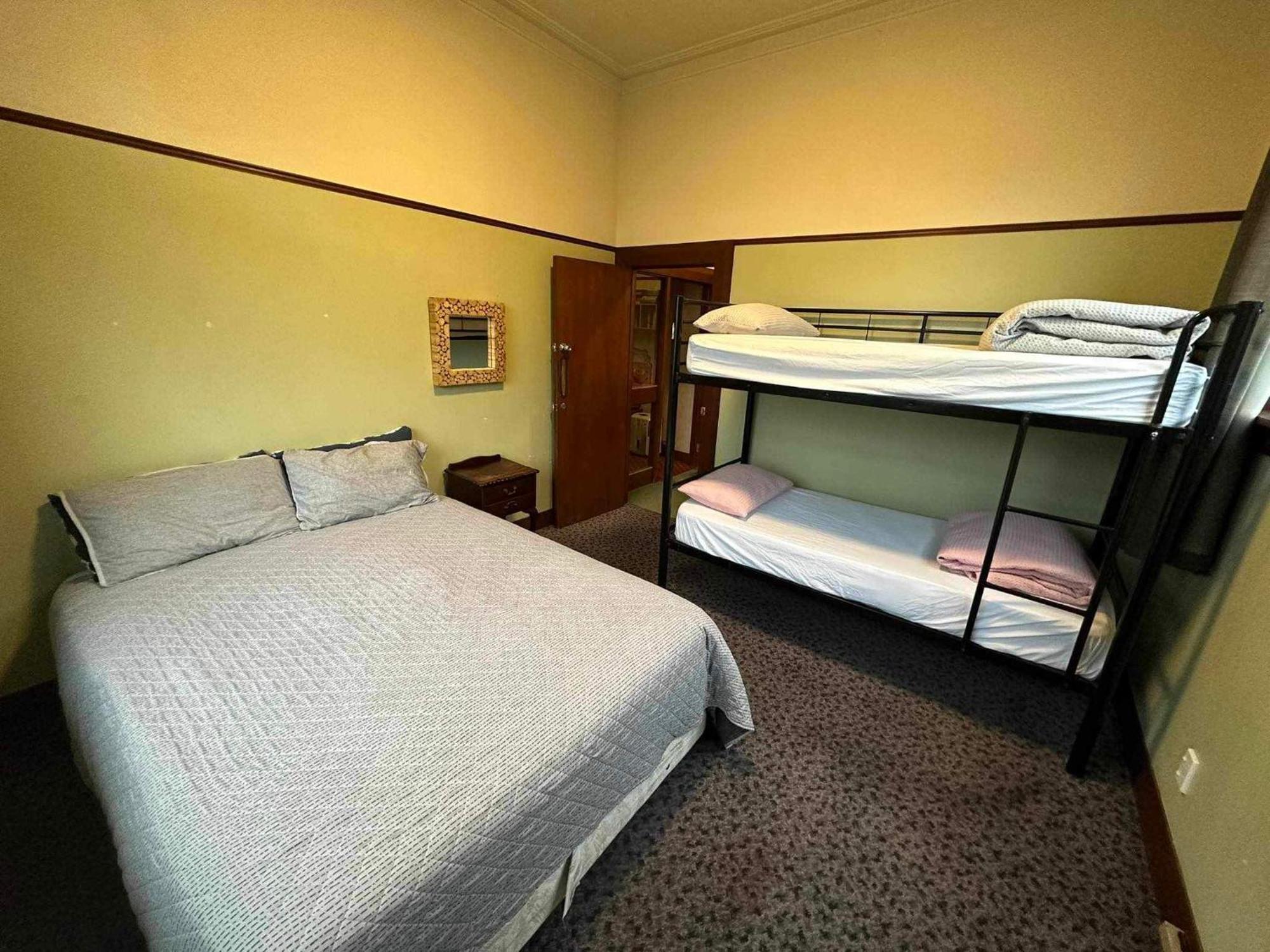 Manor House Backpackers Vandrehjem Dunedin Eksteriør billede