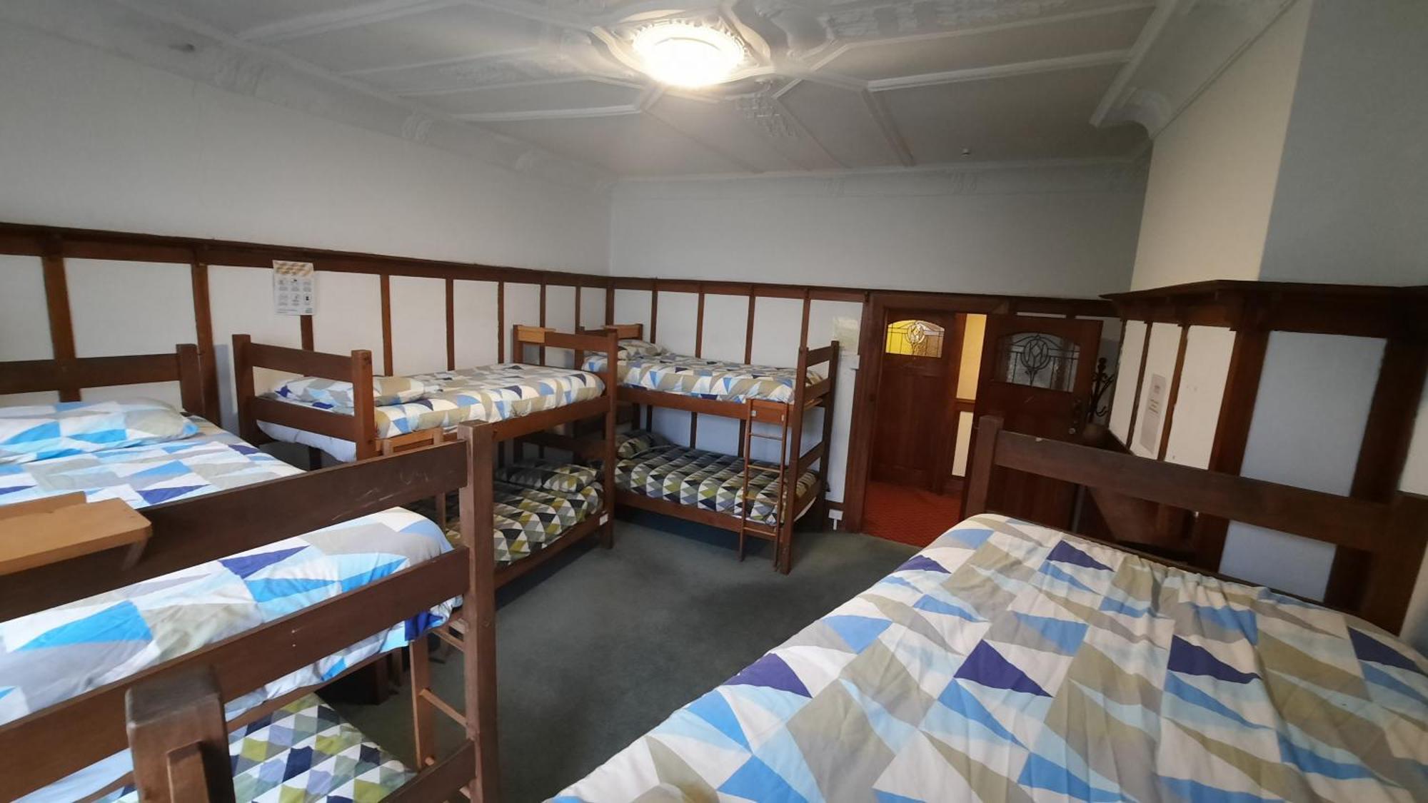 Manor House Backpackers Vandrehjem Dunedin Eksteriør billede