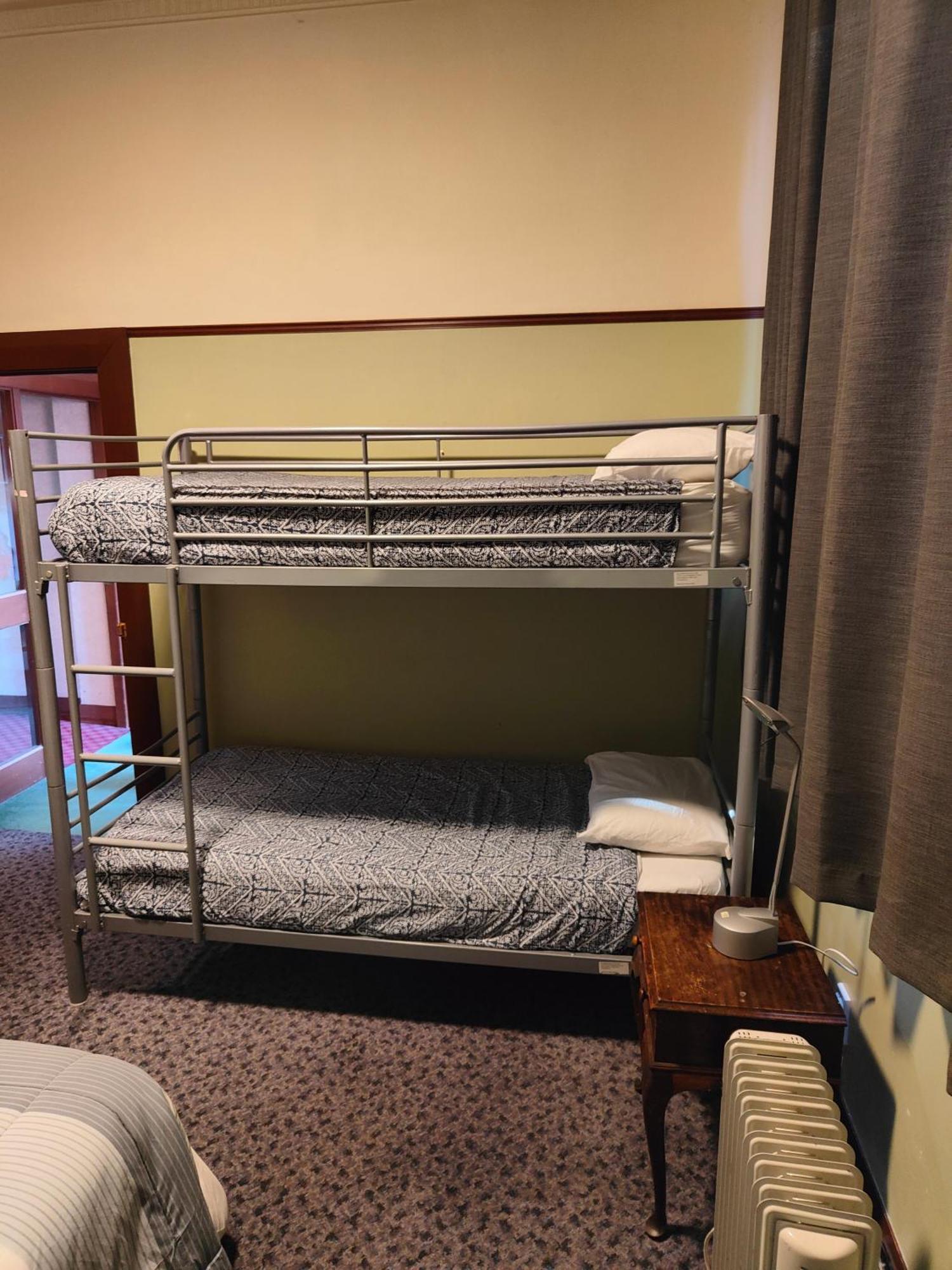 Manor House Backpackers Vandrehjem Dunedin Eksteriør billede