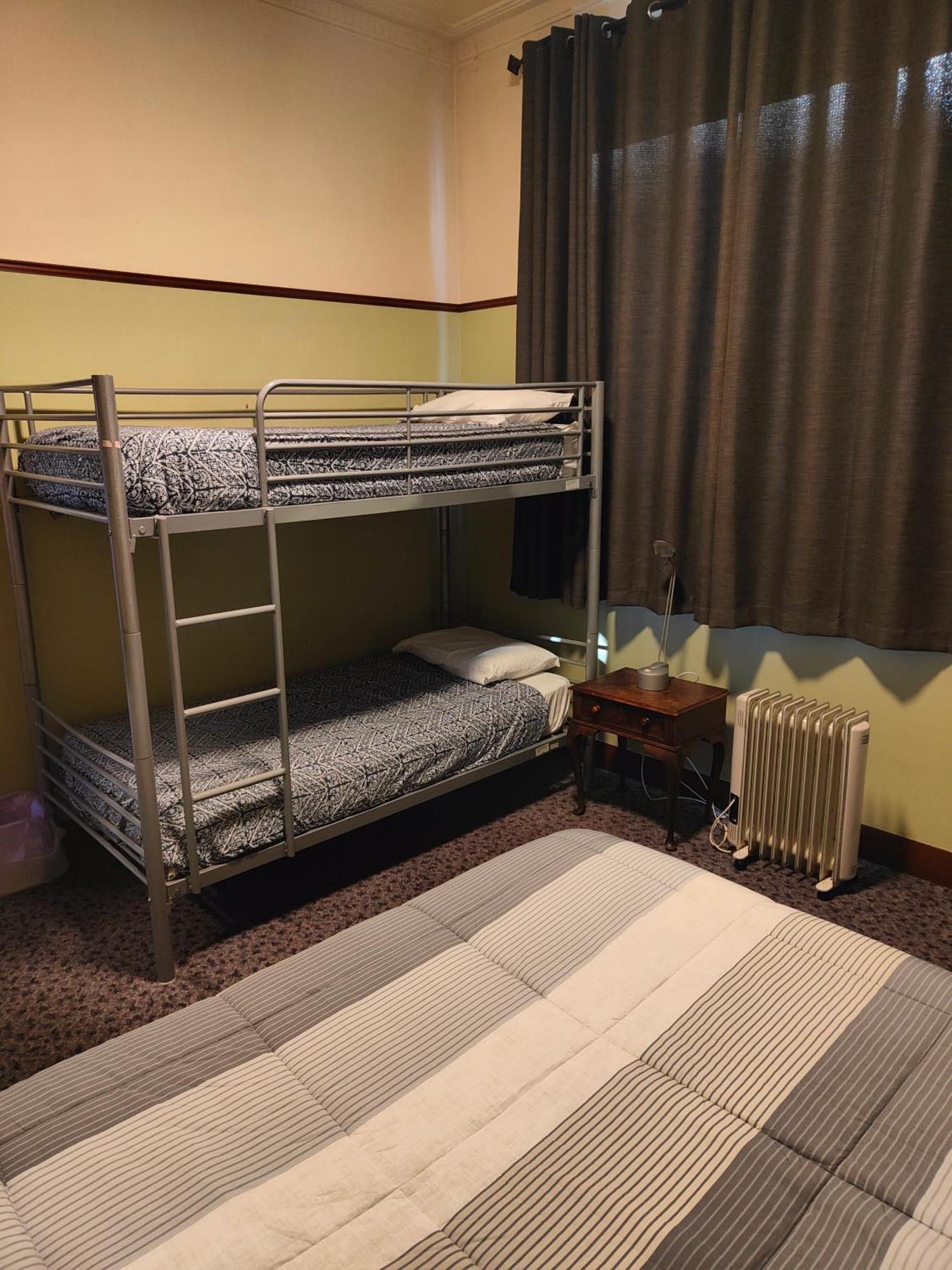 Manor House Backpackers Vandrehjem Dunedin Eksteriør billede